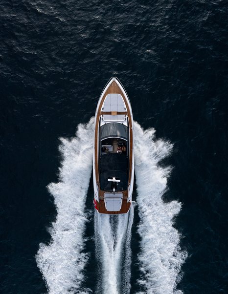 Sunseeker-Predator-55-Review-aft-vertical