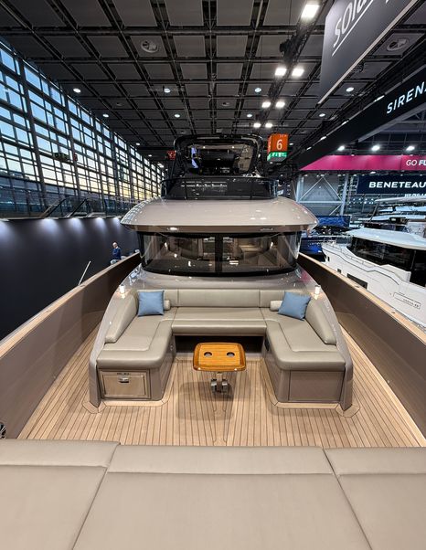 solaris-power-70-long-range-bow-u-shaped-seating-area