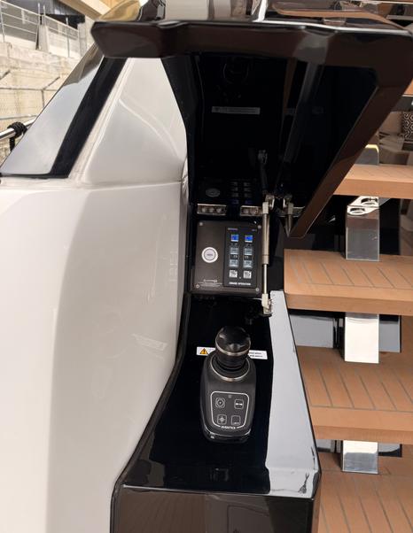 Sunseeker-75-Sport-Yacht-Review-aft-station