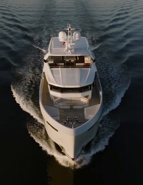 Numarine 40MXP underway showing explorer yacht profile, foredeck and upper deck layout