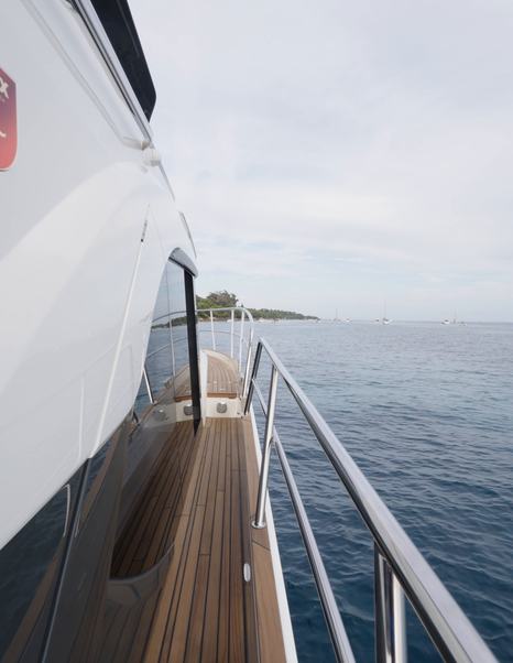 Marex-390-Review-side-deck