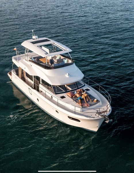 Beneteau Swift Trawler 48 decks