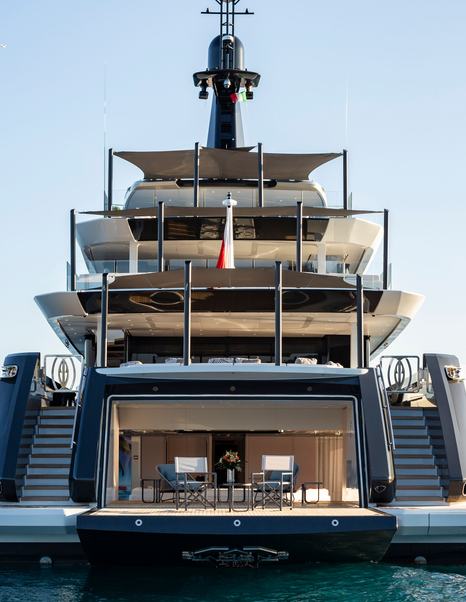 Superyacht Diamond Binta aft at anchor