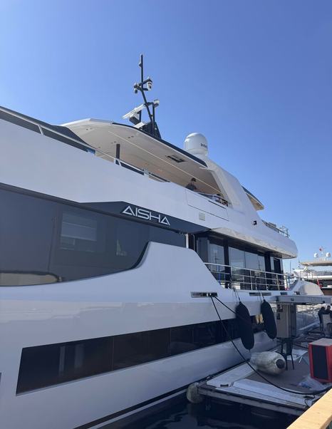 Anadolu Shipyard superyacht Aisha at anchor midship view