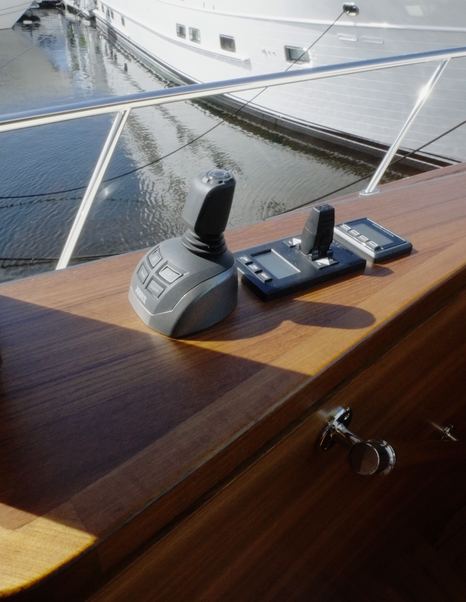 Palm-Beach-PB85-Sedan-Review-wing-station