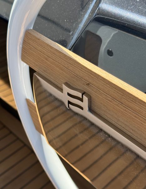 Ferretti-940-Review-flybridge-helm-wheel-detail