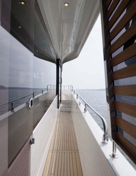 Beneteau-Swift-Trawler-54-Review-side-deck