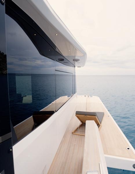 Pardo-E72-Review-side-deck-balcony-down
