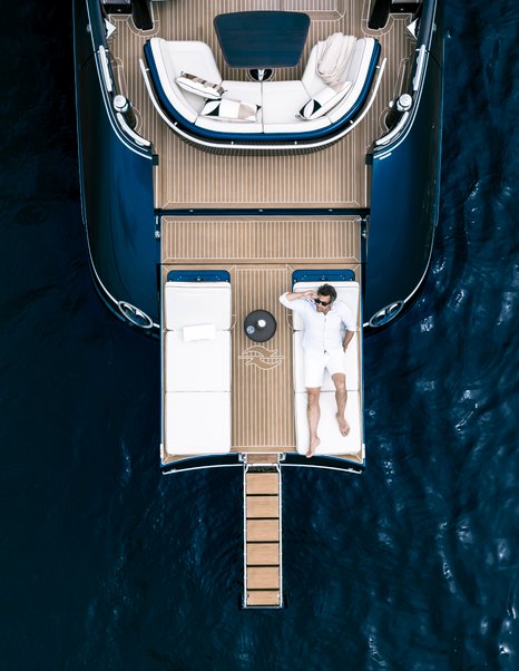 zeelander-5-aerial-view-aft-deck-and-bathing-platform