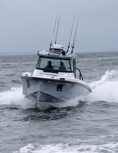 Axopar 29 CCX running in rough water