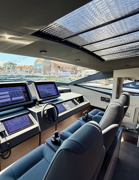 Pershing-8X-Review-main-helm-sunroof