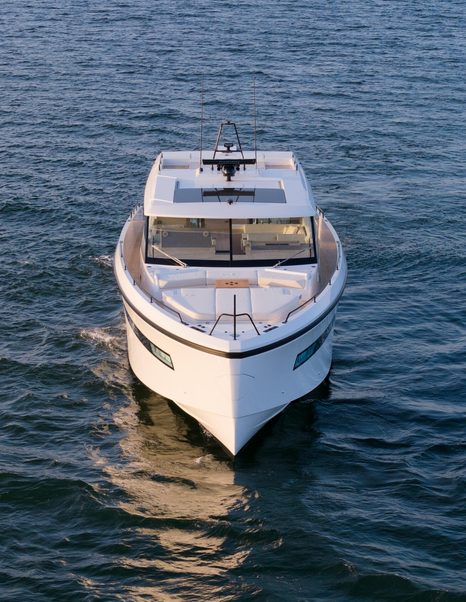 Delta-Powerboats-72-Review-fore-view