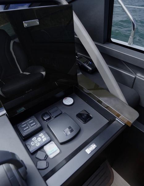 Fairline Targa 58 GTO helm controls and Garmin controller beside the driving seat