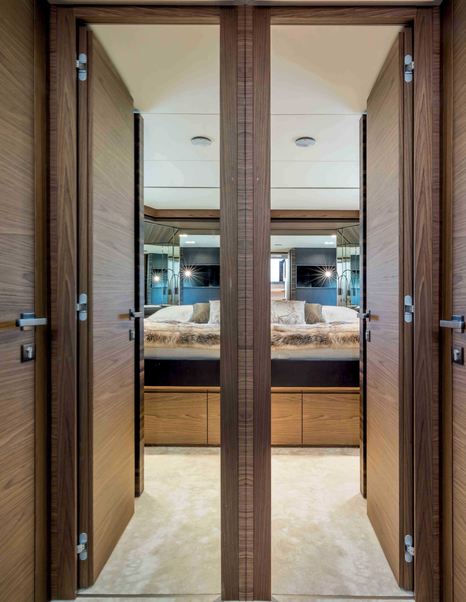 Ferretti 670 interior