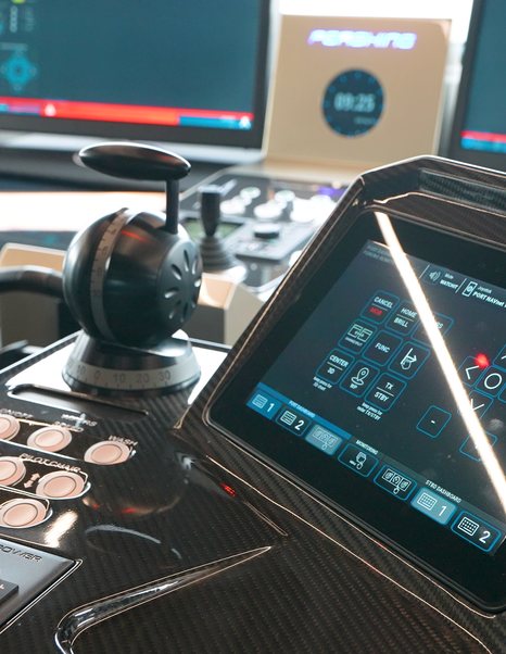 Pershing-GTX116-Review-bridge-dash