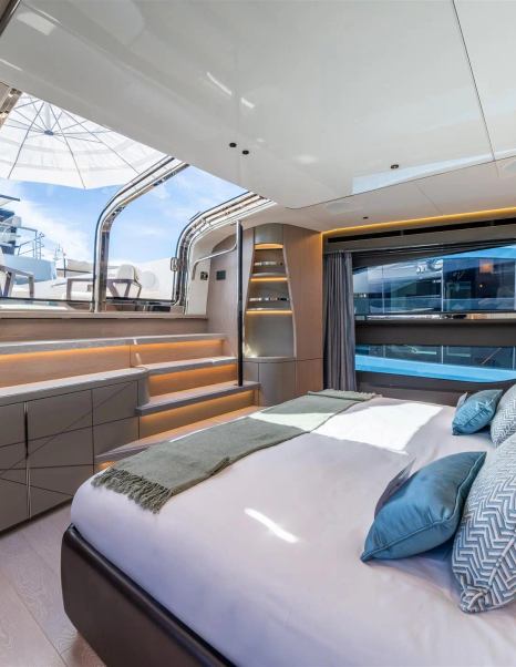 Sunseeker 100 Yacht master suite