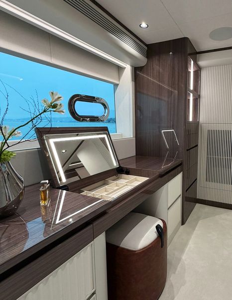Horizon ES88 motor yacht KEΦI master cabin vanity area 