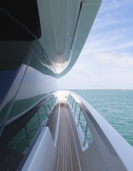 Sanlorenzo-SX76-Review-side-deck-forward