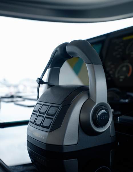Sanlorenzo-SX120-Review-throttle