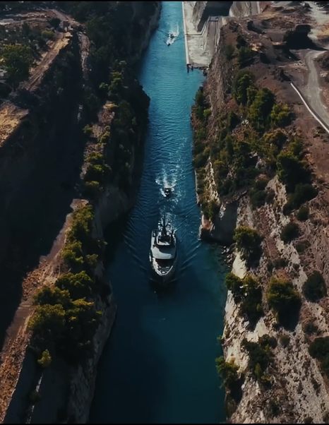 CdM Flexplorer 146 Maverick cruising through the Corinth Canal