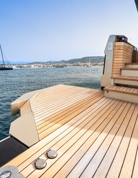 Wally-wallywhy100-aft-deck-terrace