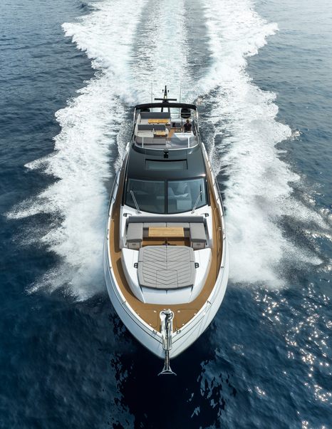 Sunseeker-75-Sport-Yacht-Review-running-forward-view