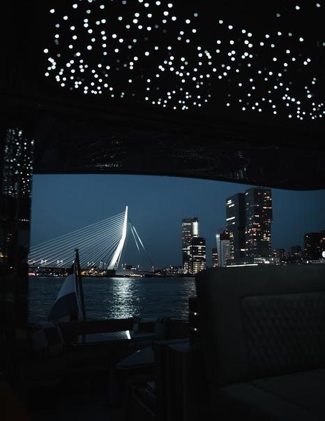 Zeelander 5 yacht interior star lights 