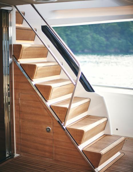 Princess-Y85-flybridge-stair-design