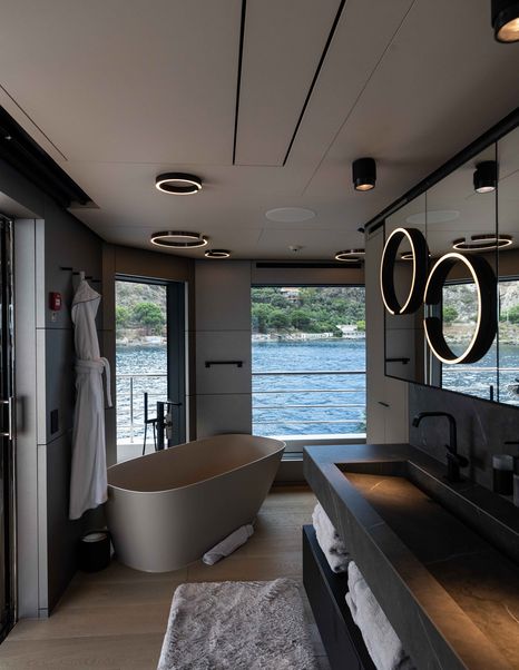 Flexplorer-143-Maverick-owner-cabin-bath