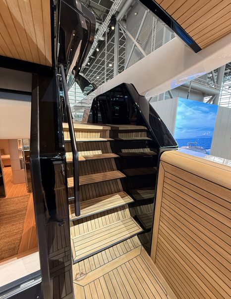 Bluegame-BGX83-Review-staircase-to-upper-aft-deck