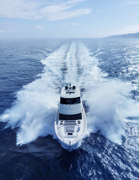 Maritimo-M75-Review-running-forward