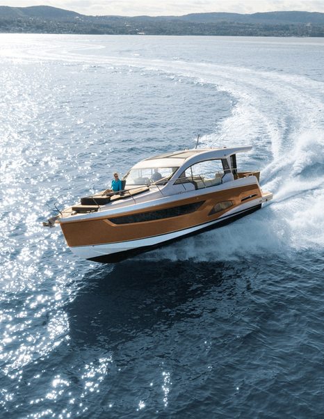 Sealine C390 design