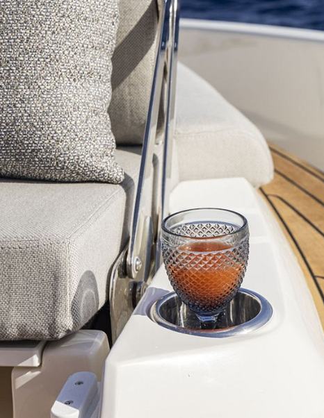 Absolute-Navetta-53-foredeck-detail