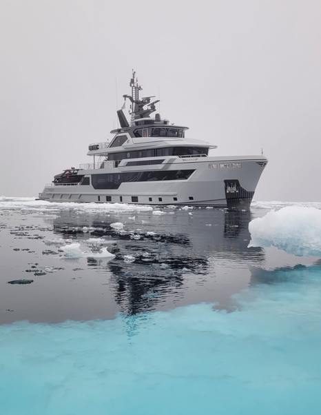 CdM Flexplorer 146 Maverick navigating Arctic ice in calm clear water