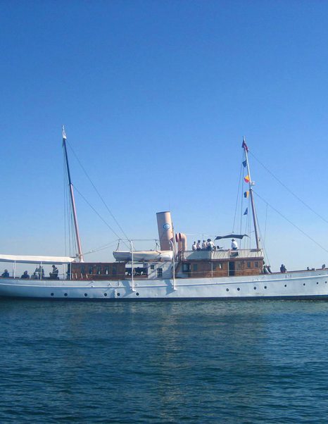 Medea steam engine yacht