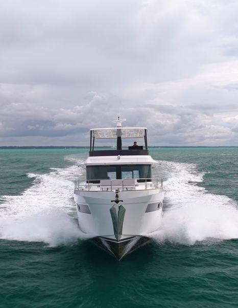Sirena 48 running bow-on during YachtBuyer sea trial