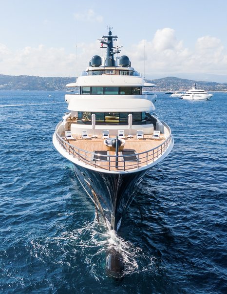 Superyacht Here Comes the Sun bow