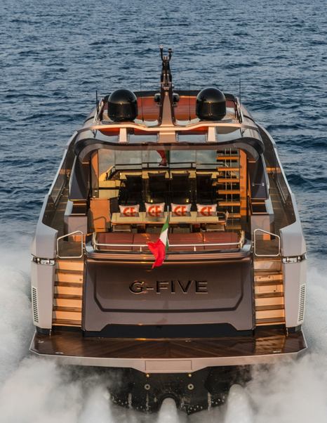 AB Yachts AB 80 Motor Yacht stern while under way 