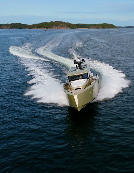 XO EXPLR 44 running at speed in the Finnish archipelago