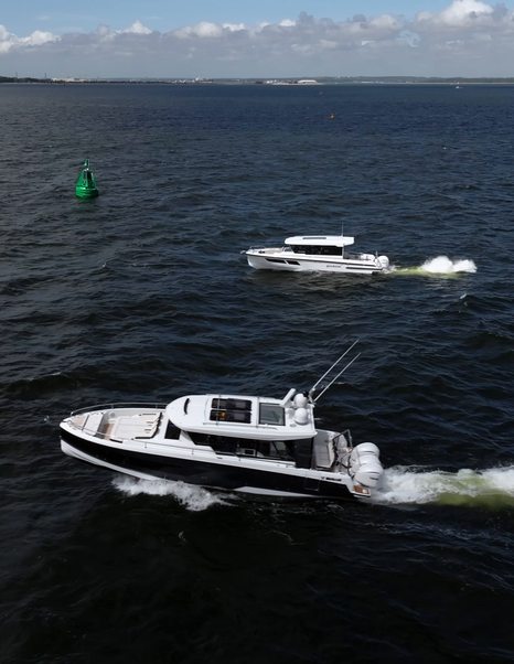 Wellcraft 38 Explorer vs Quarken 35: DRAG RACE & Agility Test Ready