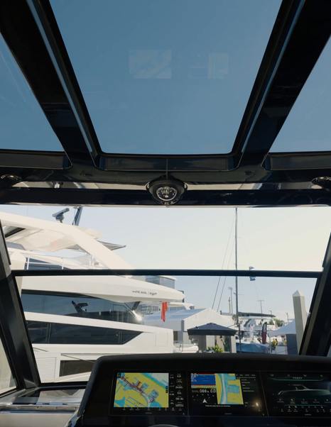 Pardo-43-Review-helm-station-glass-roof-and-overhead-panel