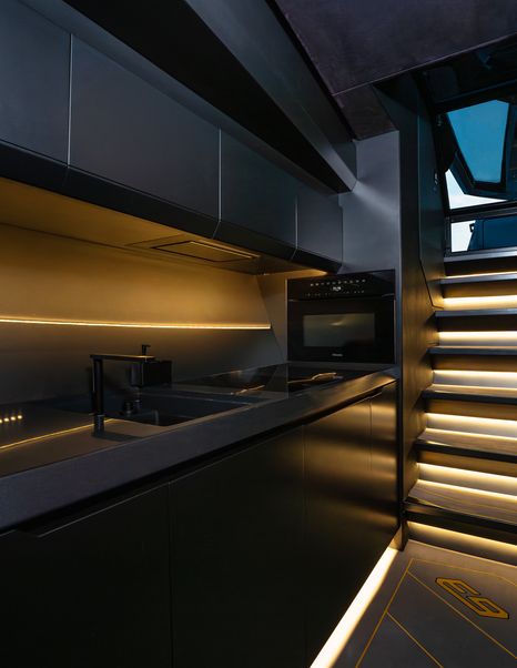 Tecnomar-Lamborghini-63-galley-steps