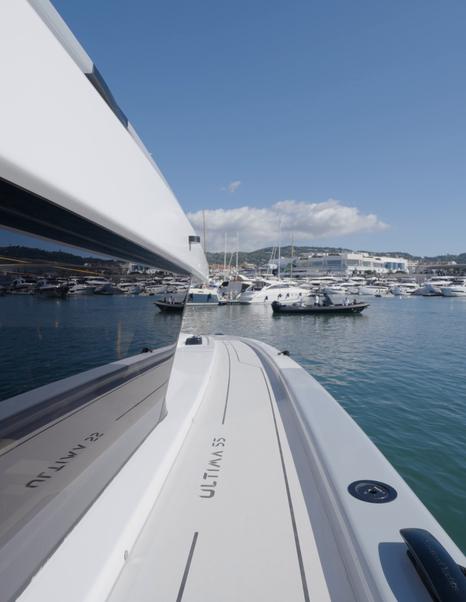 Sunreef-Ultima-55-Review-side-deck