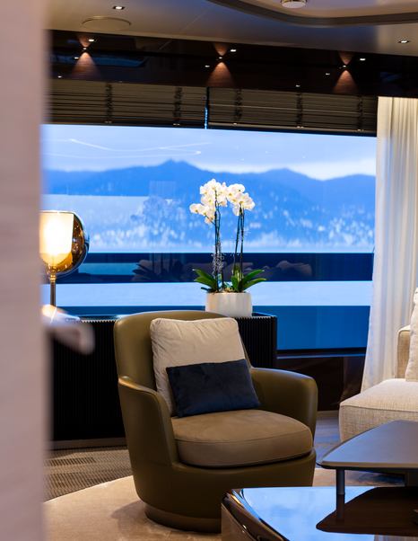 Tankoa-T580-Diamond-Binta-Review-upper-saloon-seating-area-with-panoramic-windows