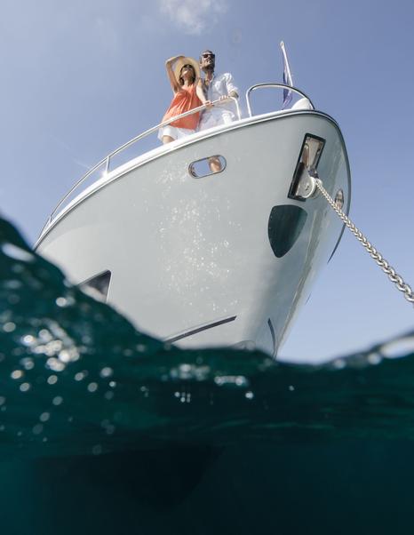 Sunseeker-76-Yacht-Review-at-anchor-lifestyle