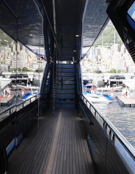Riva-112-DolceVita-Super-Review-sidedeck-stairs