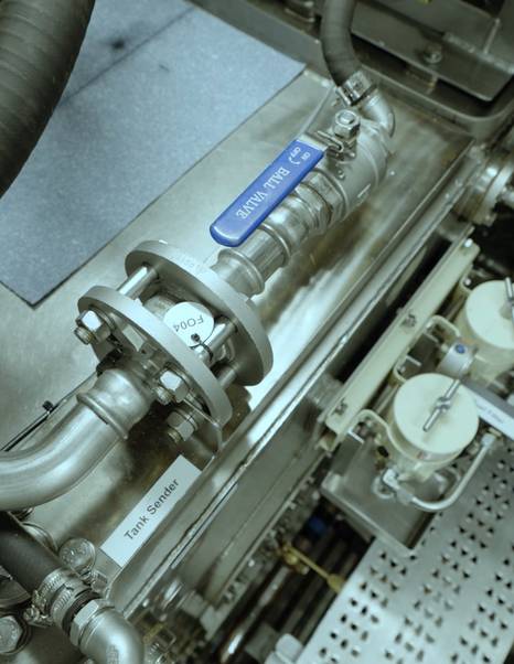 Arksen-85-Review-engine-room-labelled