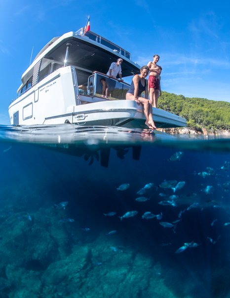 Beneteau-Swift-Trawler-54-Review-underwater