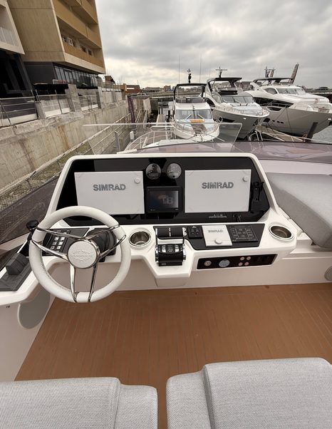 Sunseeker-75-Sport-Yacht-Review-upper-helm-dashboard