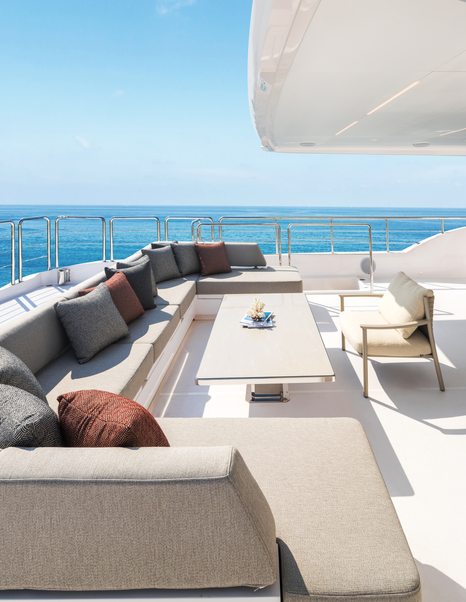 Seventh Horizon FD110 motor yacht aft deck U-shaped great seating 